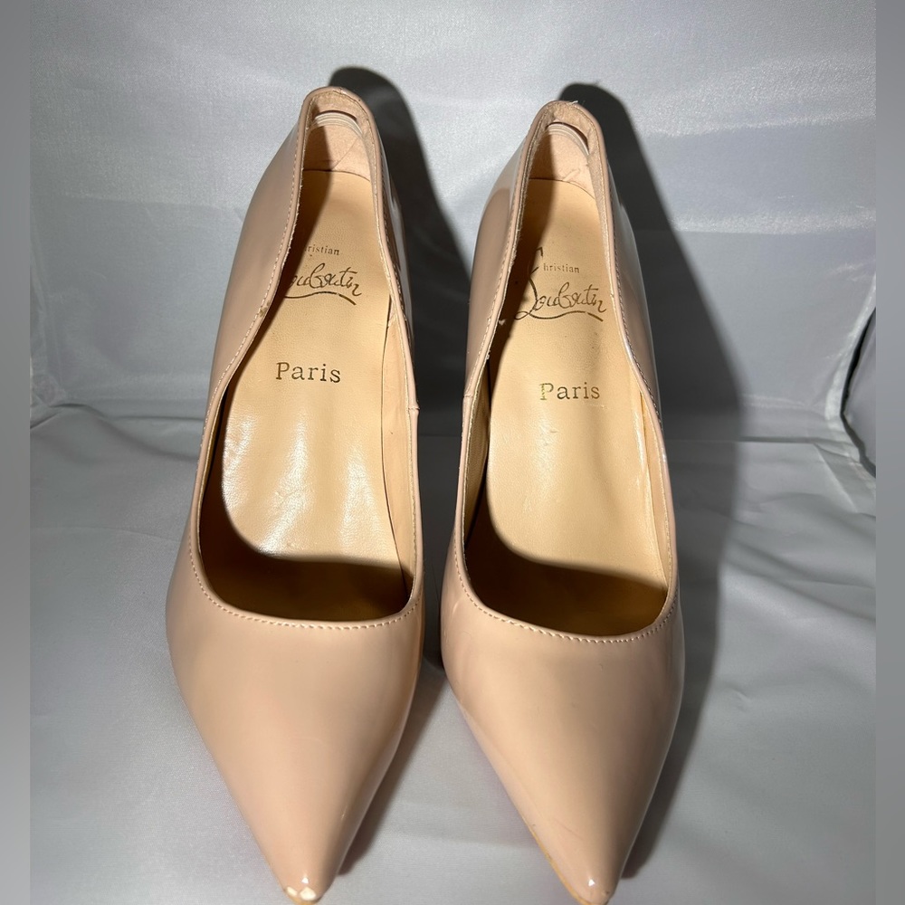 Christian Louboutins! So Kate’s pointed toe heels